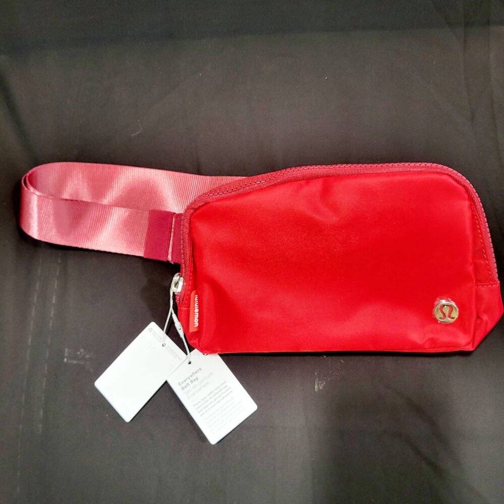 Lululemon Athletica Everywhere Belt Bag in Great condition. Used a few times.